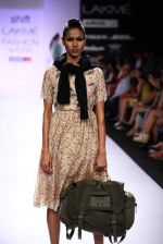 Model walk the ramp for Shift,Payal Khandwala,Roma Narsinghani show at Lakme Fashion Week Day 2 on 4th Aug 2012 (124).JPG
